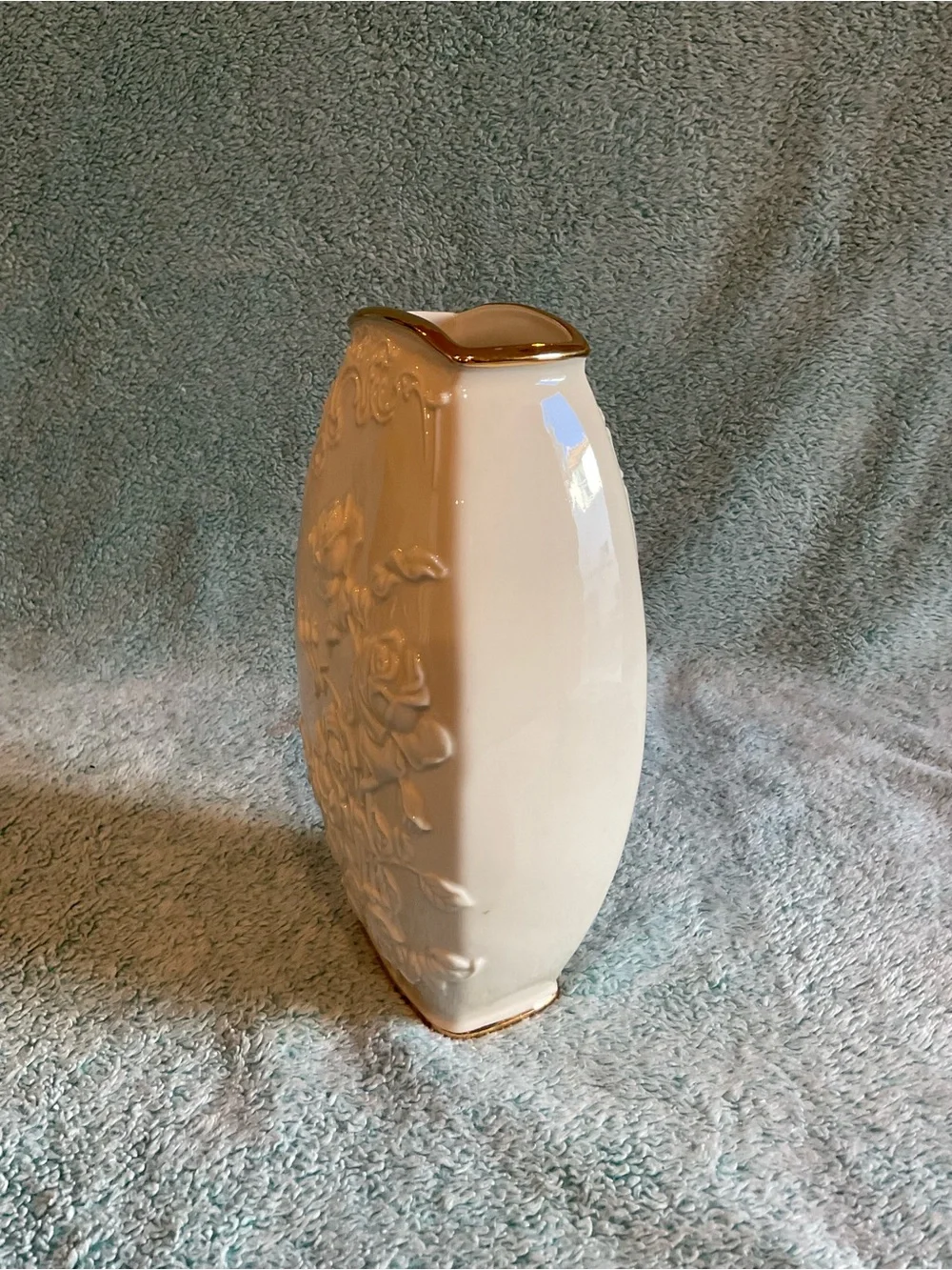 Lenox Masterpiece Embossed Roses Ivory Porcelain Vase With 24K Gold Trim 8”H